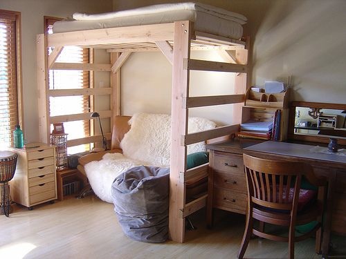 DIY Project: How to Make a Loft Bed for Your Dorm Room | HomeJelly