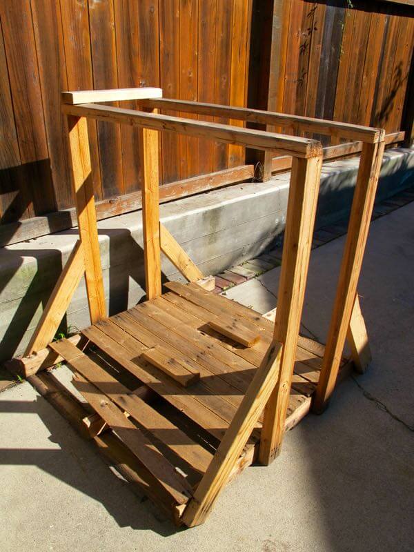 Rigged & Repurposed Pallet Doggie Ramp HomeJelly