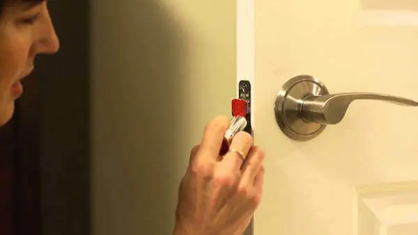 Home hack how to fix a door that won't latch