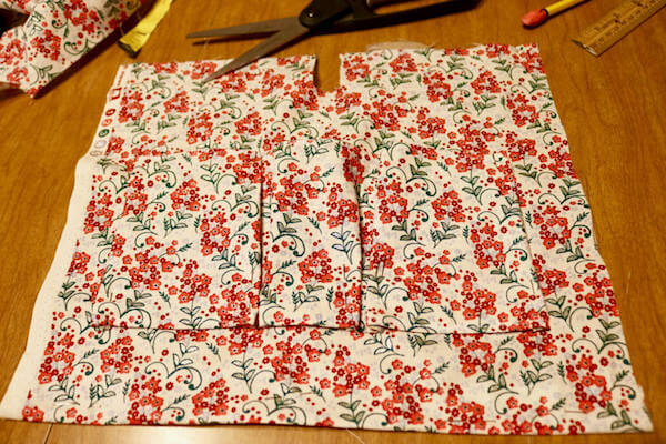 I thought the pockets were a bit difficult to see due to the busy pattern of the fabric