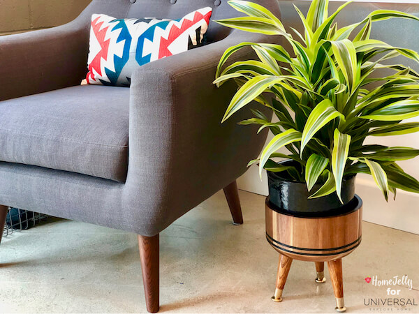 Mid-century modern planter holder is chic and cute at the same time