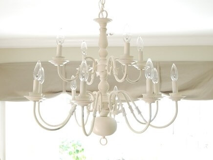 https://www.homejelly.com/wp-content/uploads/2010/09/whitekitchenchandelier_thumb-e1341893097855.jpg