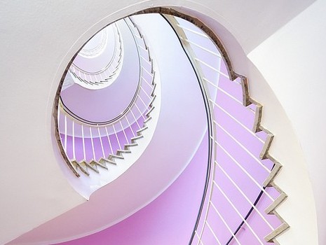 https://www.homejelly.com/wp-content/uploads/2011/08/purple-staircase-e1341817499215.jpg