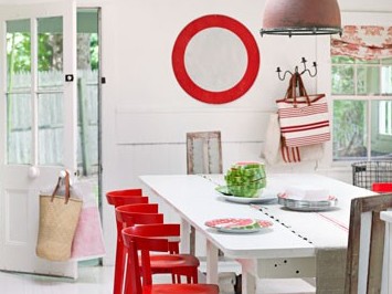 https://www.homejelly.com/wp-content/uploads/2011/09/red-and-white-dinning-room-e1341814734376.jpg