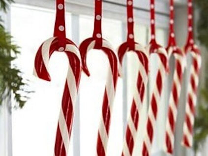 https://www.homejelly.com/wp-content/uploads/2011/12/Candy-cane-garland-e1341807646349.jpg