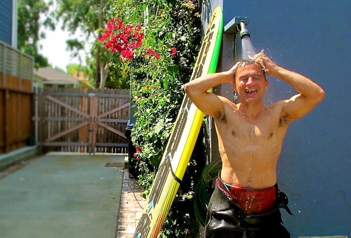 https://www.homejelly.com/wp-content/uploads/2012/08/Matts-DIY-outdoor-shower-e1345227809961.jpeg