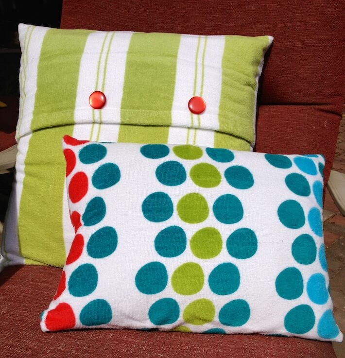 https://www.homejelly.com/wp-content/uploads/2012/08/Pillow-with-buttons.jpg
