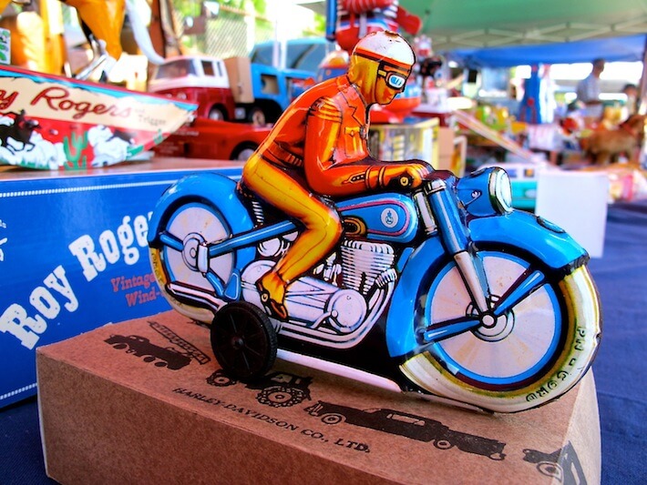 https://www.homejelly.com/wp-content/uploads/2012/09/Harley-Davidson-tin-toy.jpg