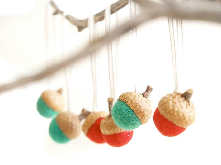 https://www.homejelly.com/wp-content/uploads/2012/12/Acorn-ornaments.jpg