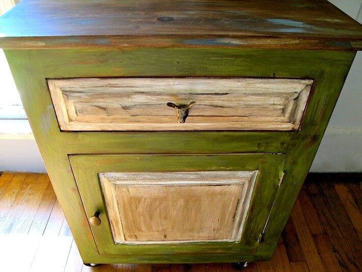 https://www.homejelly.com/wp-content/uploads/2013/02/Custom-painted-cabinet-feature-photo1.jpg