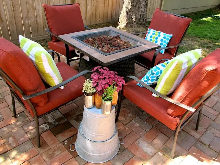 https://www.homejelly.com/wp-content/uploads/2013/04/Perked-up-patio-ready-for-spring-and-summer-entertaining.jpg