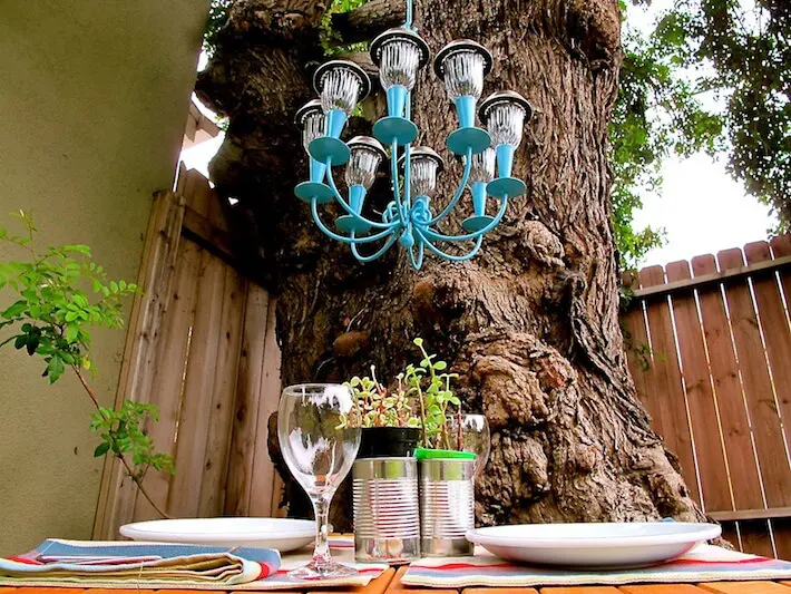 https://www.homejelly.com/wp-content/uploads/2013/06/Solar-chandelier-day-picnic.jpg