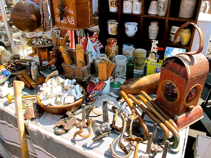 5 Tips to Discover Vintage Collectables At The Flea Market HomeJelly