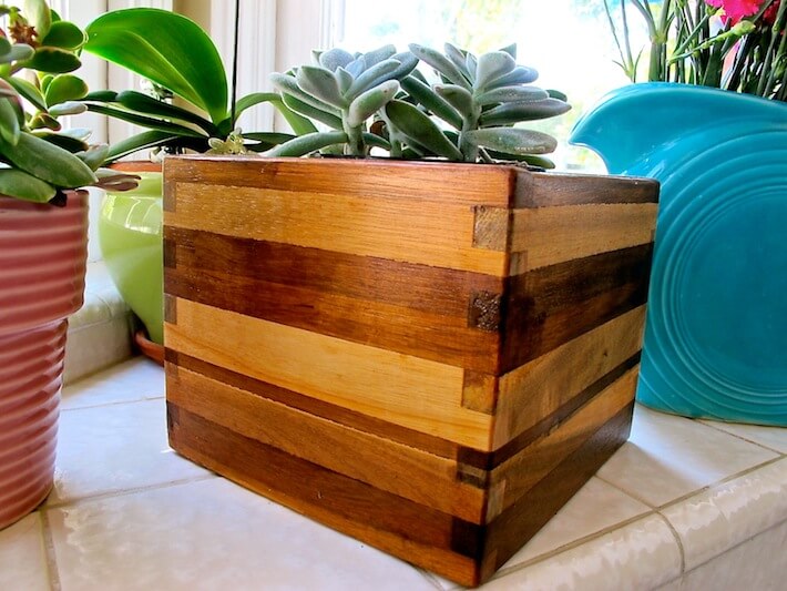 https://www.homejelly.com/wp-content/uploads/2013/10/Easily-refurbished-planter-box.jpg