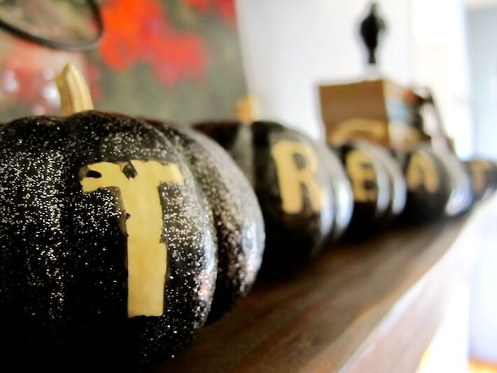 https://www.homejelly.com/wp-content/uploads/2013/10/Mini-pumpkin-sign-feature-photo.jpg