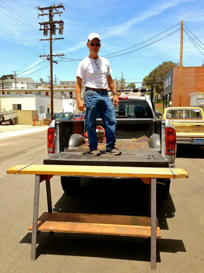 https://www.homejelly.com/wp-content/uploads/2014/09/Fred-delivering-his-beautiful-table.jpg