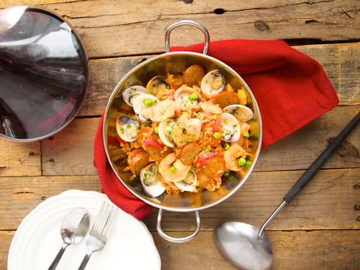 https://www.homejelly.com/wp-content/uploads/2015/04/Chefd-Spanish-Paella-feature-photo.jpg