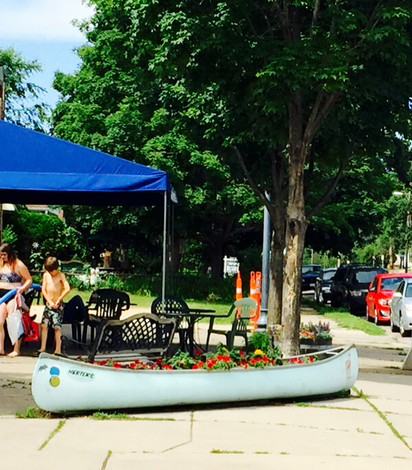 Canoe planter