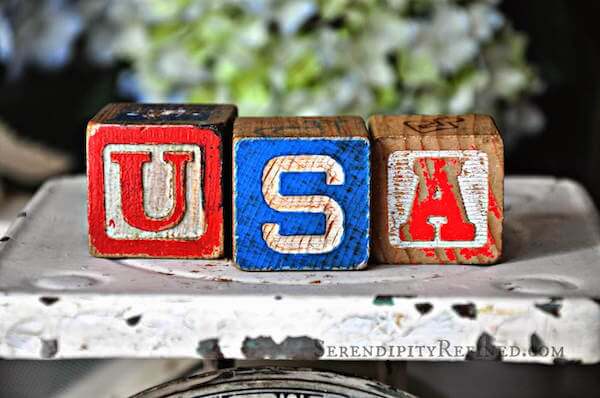 Vintage wood blocks USA 4th of july decor idea