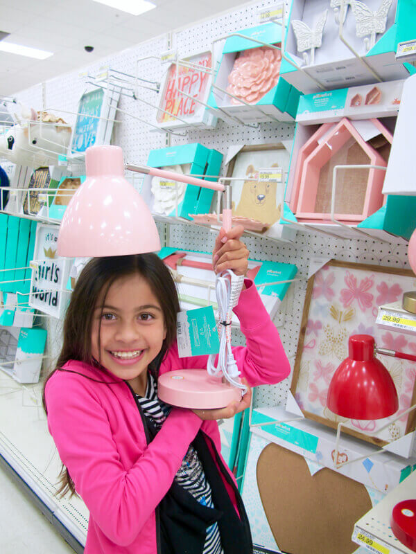 a-pretty-in-pink-vintage-style-lamp-is-always-a-good-choice