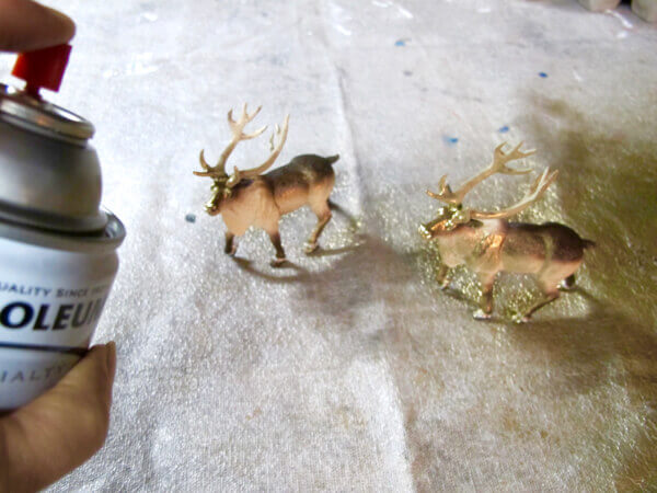 spray-paint-glamorous-paint-onto-reindeer