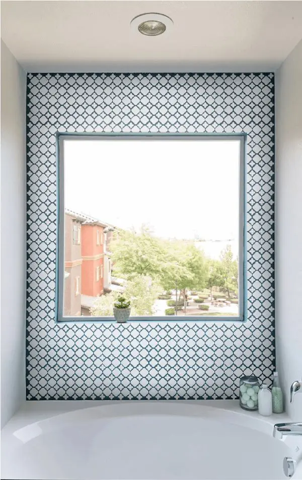 10a-stenciled-bathroom-feature-wall