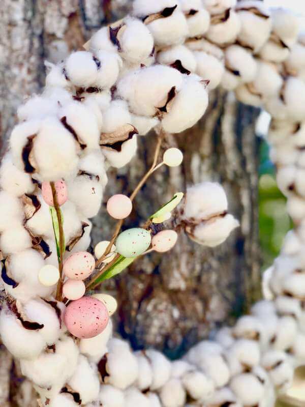 Spring wreath and all its sweet details